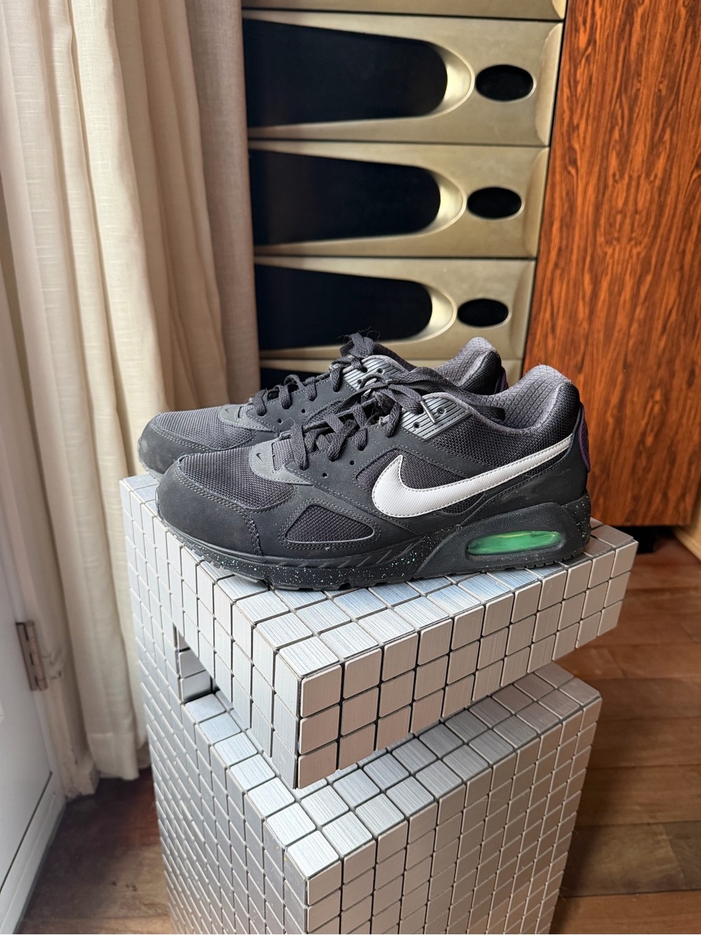 Nike Air Max IVO
Black Green Glow Purple